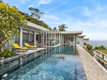 Seaview Penthouse - Walking Distance To Beach