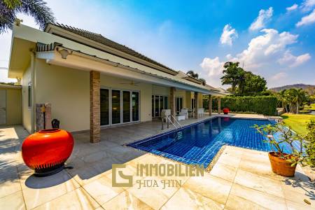 Black Mountain Golf Platz: 3 Schlafzimmer Luxus Pool Villa mit atemberaubender Aussicht