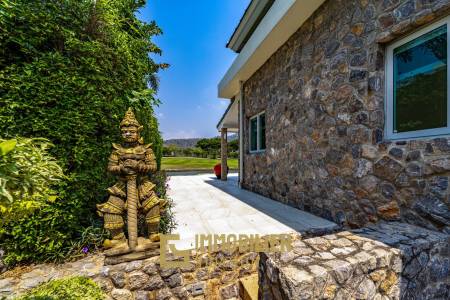 Black Mountain Golf Platz: 3 Schlafzimmer Luxus Pool Villa mit atemberaubender Aussicht