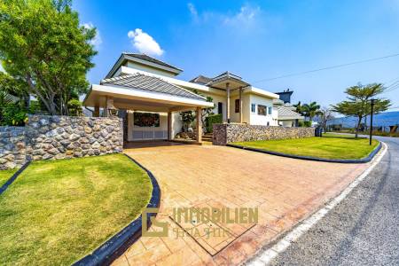 Black Mountain Golf Platz: 3 Schlafzimmer Luxus Pool Villa mit atemberaubender Aussicht