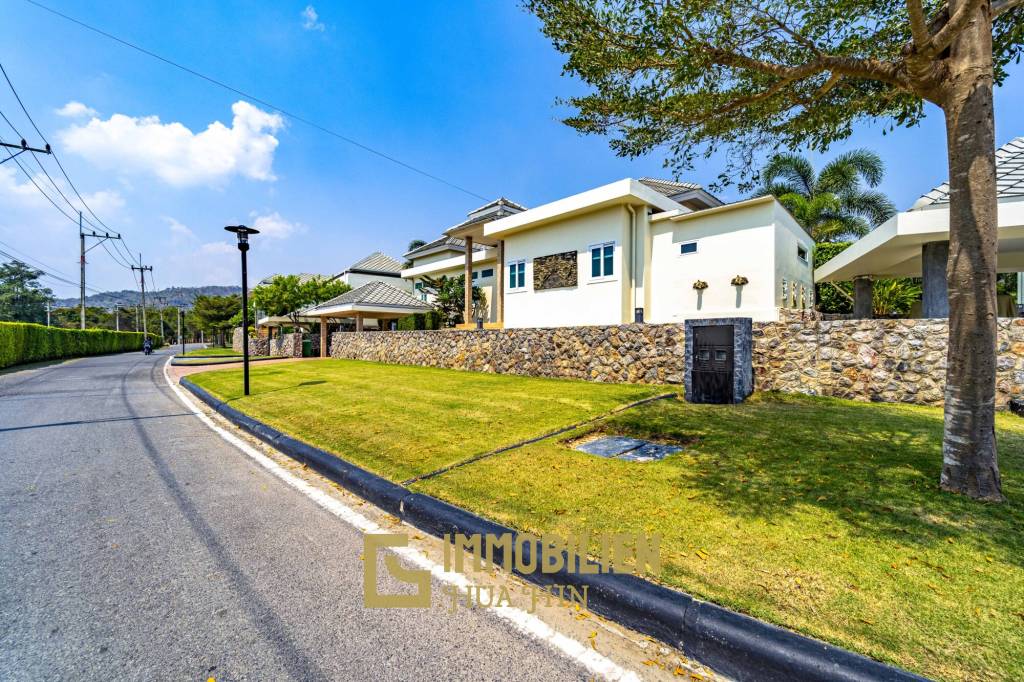Black Mountain Golf Platz: 3 Schlafzimmer Luxus Pool Villa mit atemberaubender Aussicht