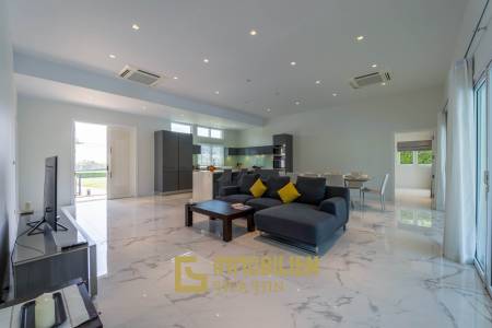 Black Mountain Golf Platz: 3 Schlafzimmer Luxus Pool Villa mit atemberaubender Aussicht