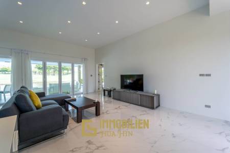 Black Mountain Golf Platz: 3 Schlafzimmer Luxus Pool Villa mit atemberaubender Aussicht