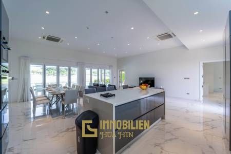 Black Mountain Golf Platz: 3 Schlafzimmer Luxus Pool Villa mit atemberaubender Aussicht
