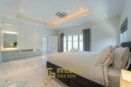 Black Mountain Golf Platz: 3 Schlafzimmer Luxus Pool Villa mit atemberaubender Aussicht
