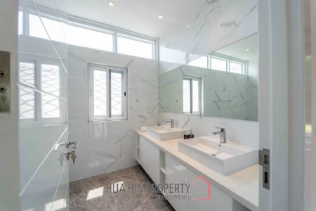 Black Mountain Golf Course : 3 Bedroom Luxury Pool Villa With Stunning Views