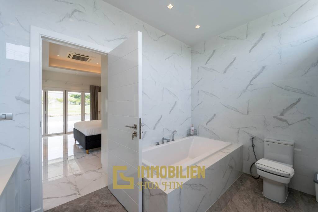 Black Mountain Golf Platz: 3 Schlafzimmer Luxus Pool Villa mit atemberaubender Aussicht