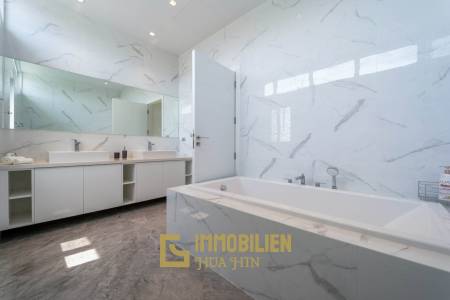 Black Mountain Golf Platz: 3 Schlafzimmer Luxus Pool Villa mit atemberaubender Aussicht