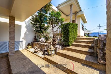 Black Mountain Golf Course : 3 Bedroom Luxury Pool Villa With Stunning Views
