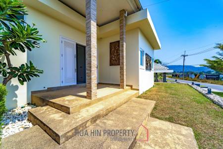 Black Mountain Golf Course : 3 Bedroom Luxury Pool Villa With Stunning Views