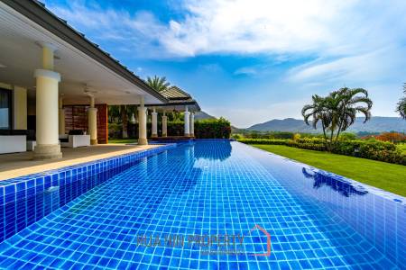Black Mountain Golf Course : 5 Bedroom Luxury Mansion