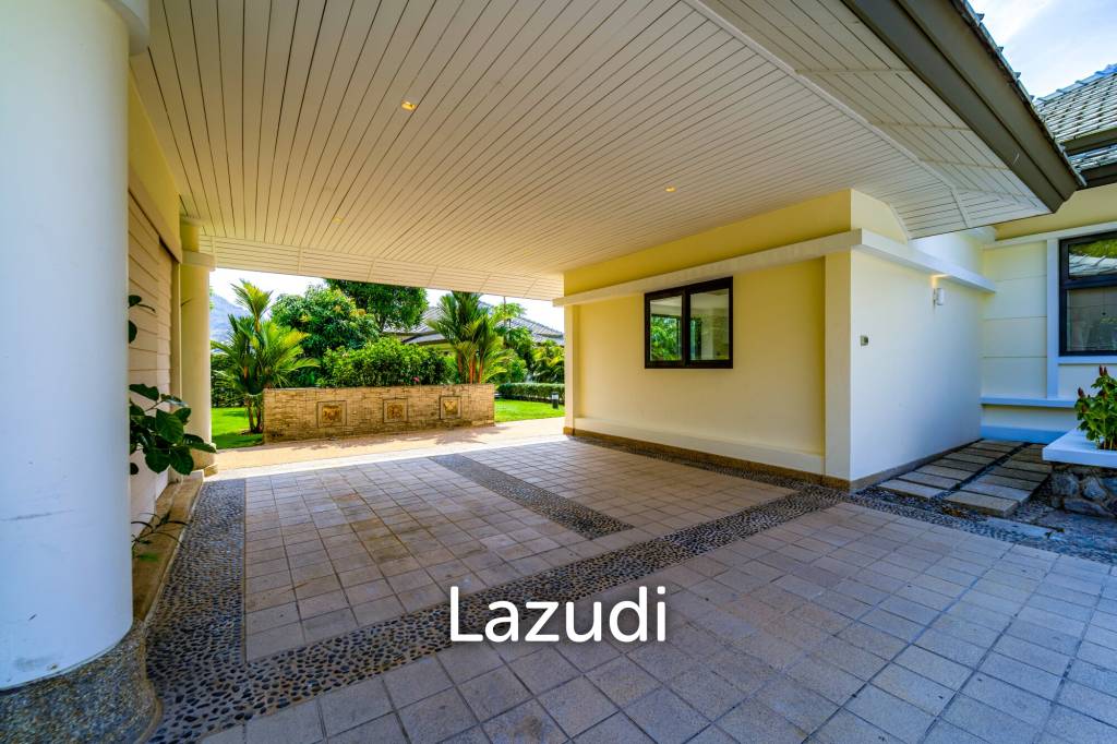 Black Mountain Golf Course: 5 Bedroom Luxury Mansion