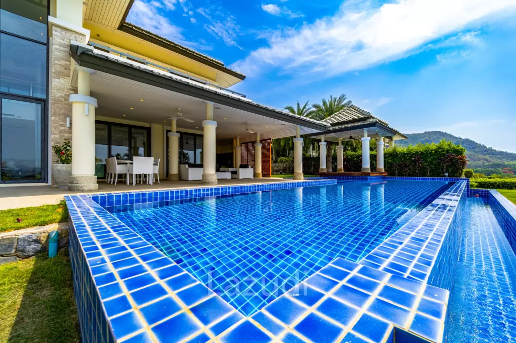 Black Mountain Golf Course: 5 Bedroom Luxury Mansion