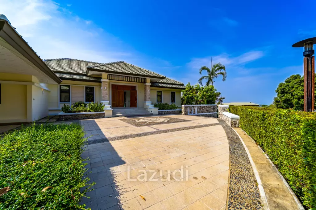 Black Mountain Golf Course: 5 Bedroom Luxury Mansion