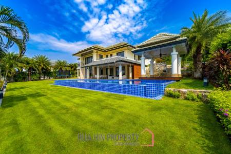 Black Mountain Golf Course : 5 Bedroom Luxury Mansion