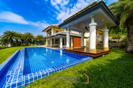 Black Mountain Golf Course : 5 Bedroom Luxury Mansion