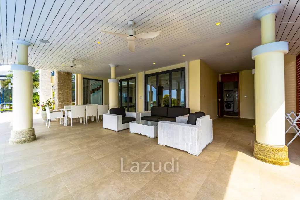 Black Mountain Golf Course: 5 Bedroom Luxury Mansion