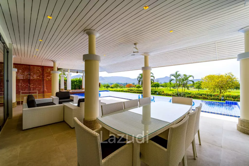 Black Mountain Golf Course: 5 Bedroom Luxury Mansion