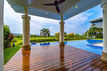 Black Mountain Golf Course : 5 Bedroom Luxury Mansion