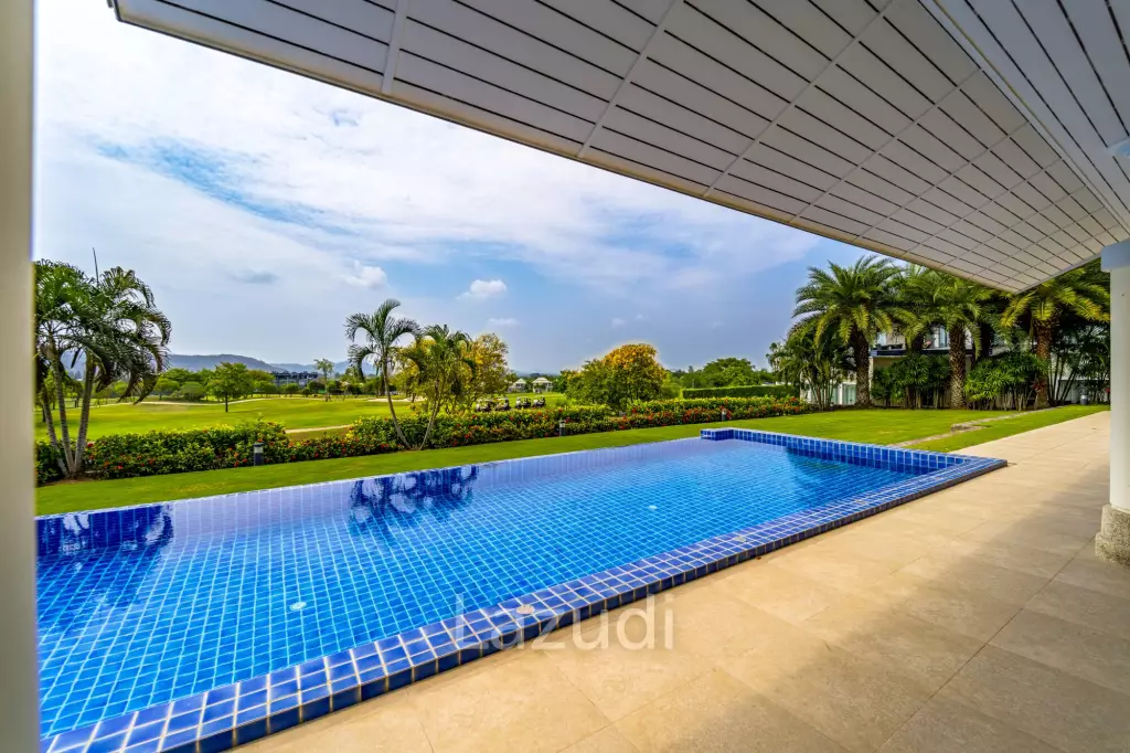 Black Mountain Golf Course: 5 Bedroom Luxury Mansion