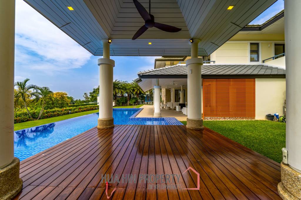 Black Mountain Golf Course : 5 Bedroom Luxury Mansion