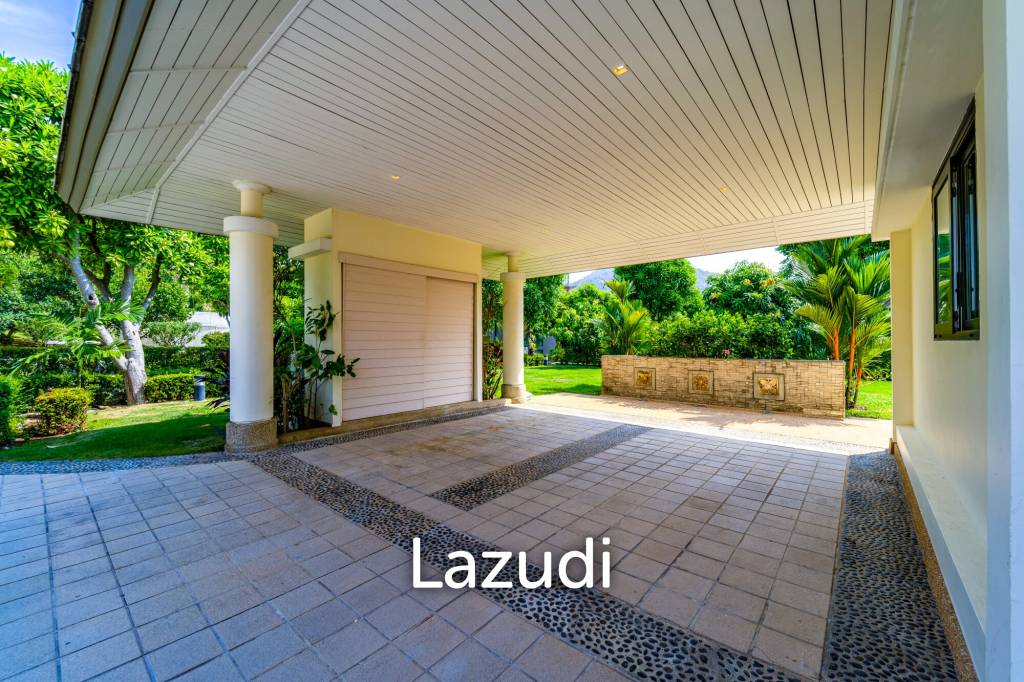 Black Mountain Golf Course: 5 Bedroom Luxury Mansion
