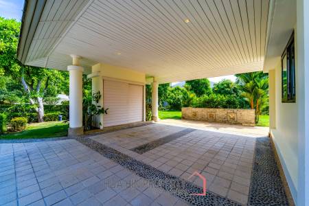 Black Mountain Golf Course : 5 Bedroom Luxury Mansion