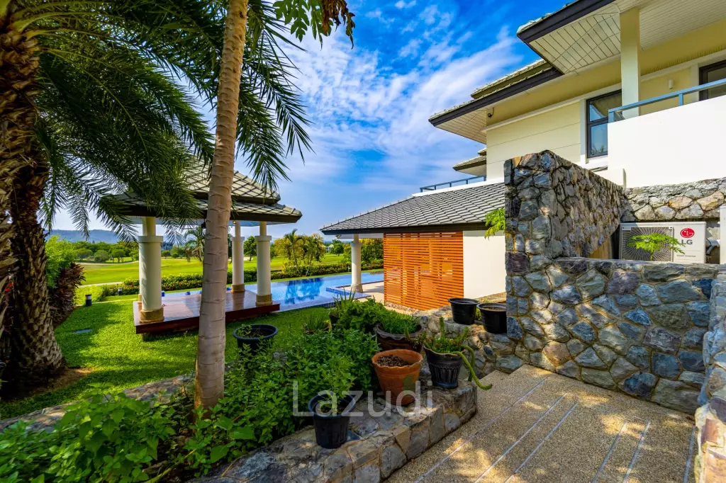 Black Mountain Golf Course: 5 Bedroom Luxury Mansion