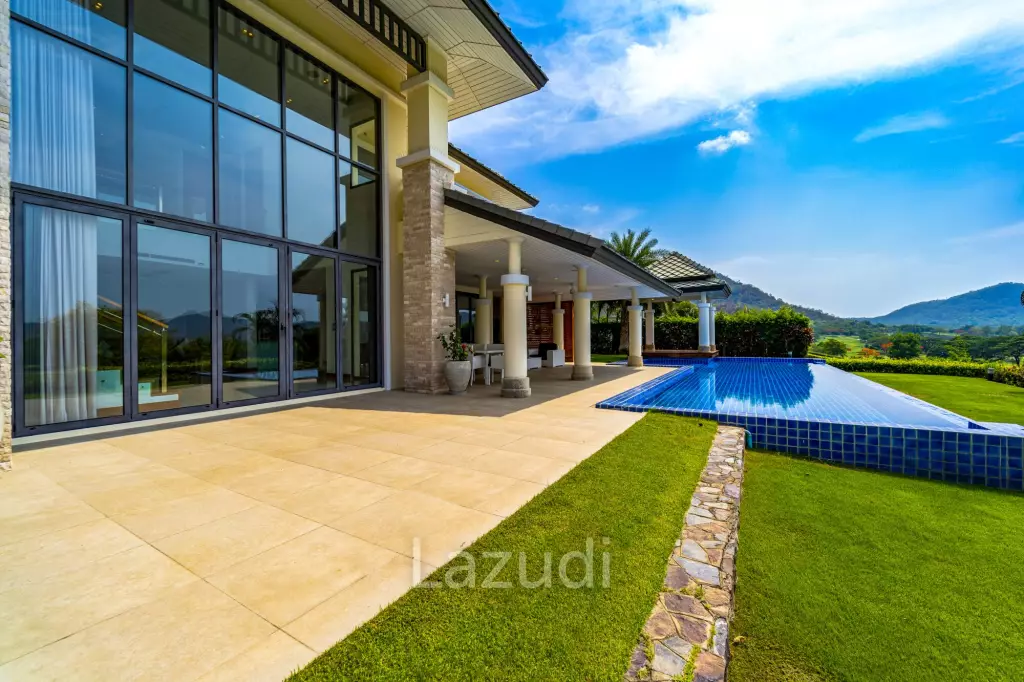 Black Mountain Golf Course: 5 Bedroom Luxury Mansion