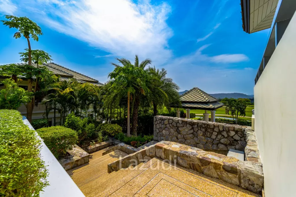 Black Mountain Golf Course: 5 Bedroom Luxury Mansion