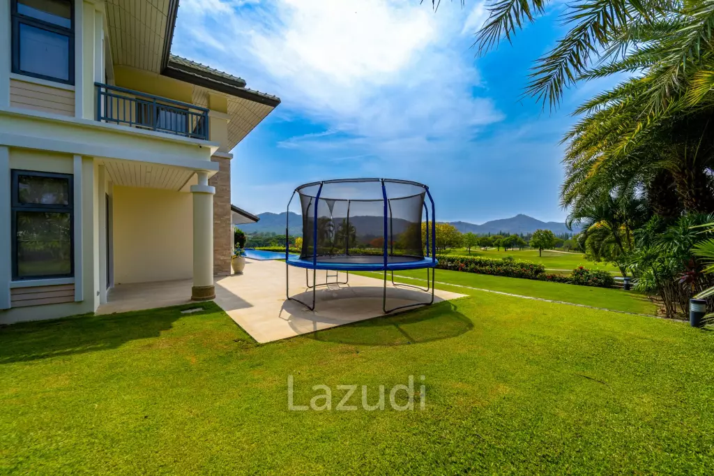 Black Mountain Golf Course: 5 Bedroom Luxury Mansion
