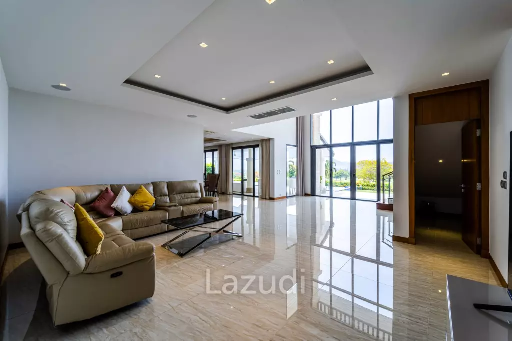 Black Mountain Golf Course: 5 Bedroom Luxury Mansion