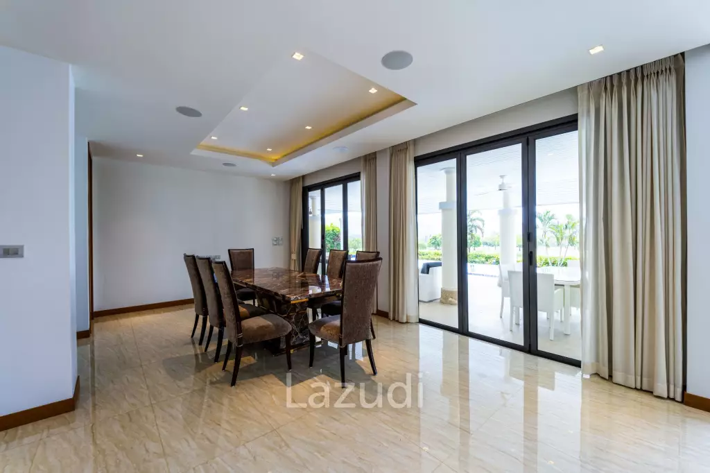 Black Mountain Golf Course: 5 Bedroom Luxury Mansion