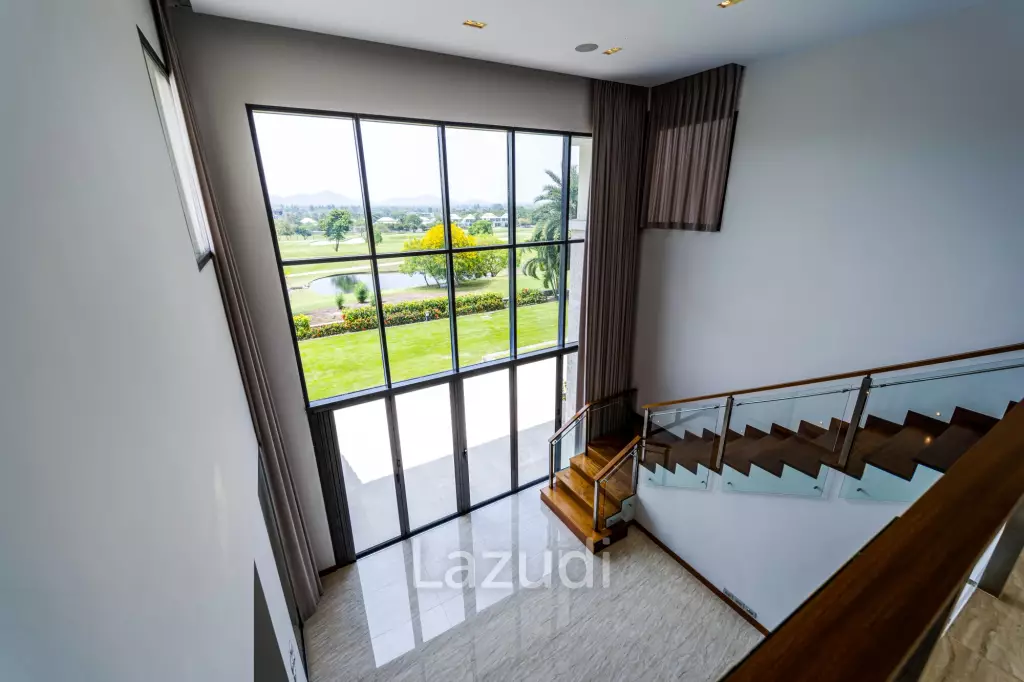 Black Mountain Golf Course: 5 Bedroom Luxury Mansion