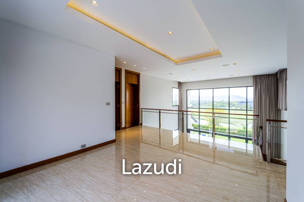 Black Mountain Golf Course: 5 Bedroom Luxury Mansion