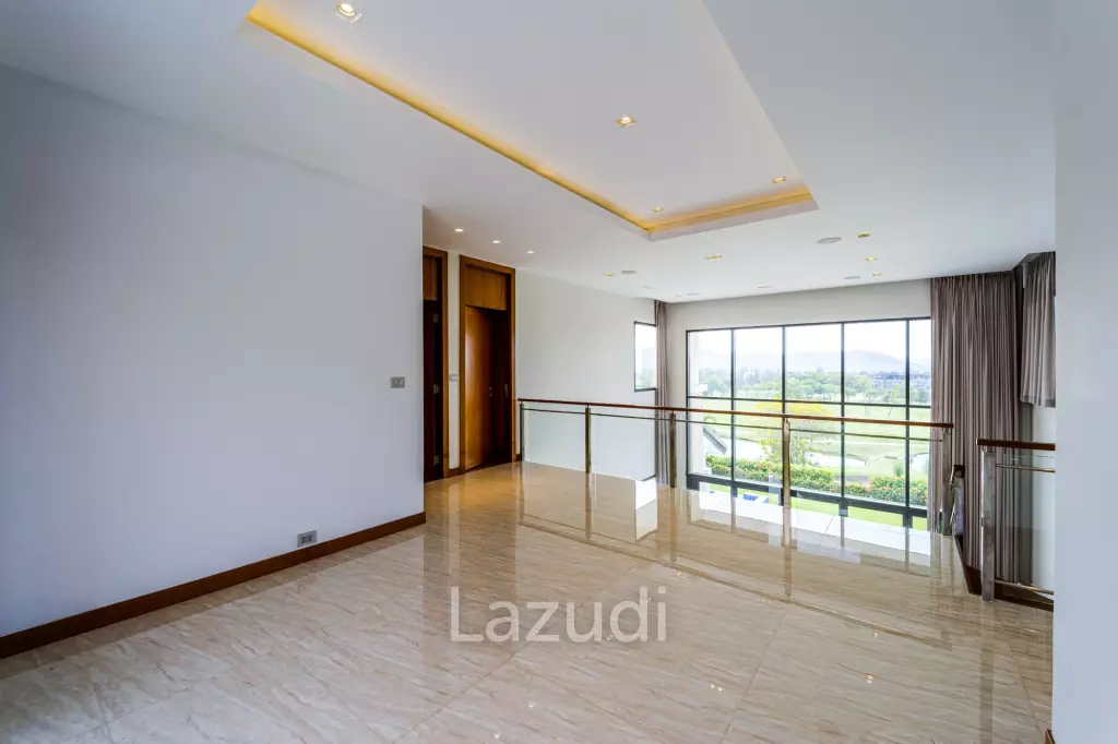 Black Mountain Golf Course: 5 Bedroom Luxury Mansion