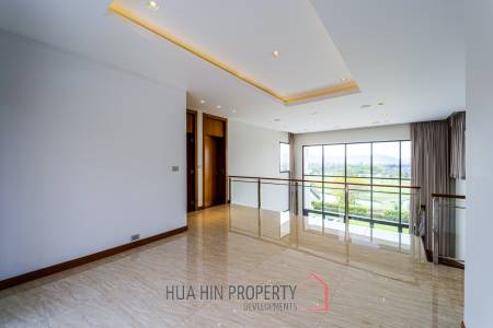 Black Mountain Golf Course : 5 Bedroom Luxury Mansion