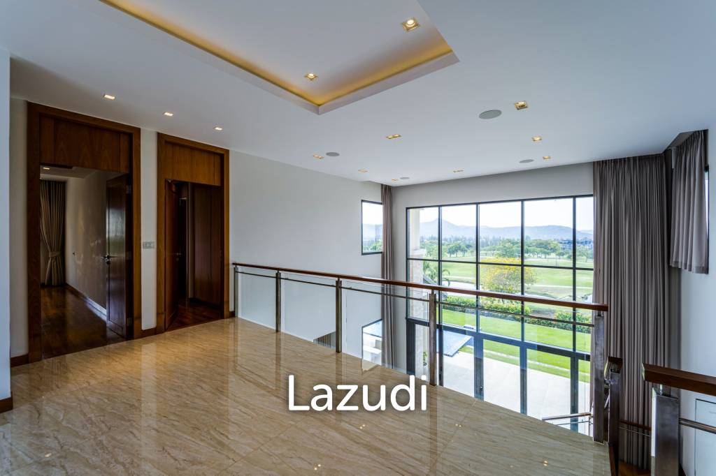 Black Mountain Golf Course: 5 Bedroom Luxury Mansion