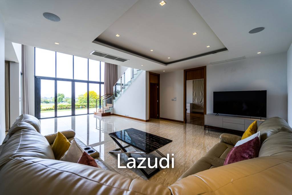Black Mountain Golf Course: 5 Bedroom Luxury Mansion