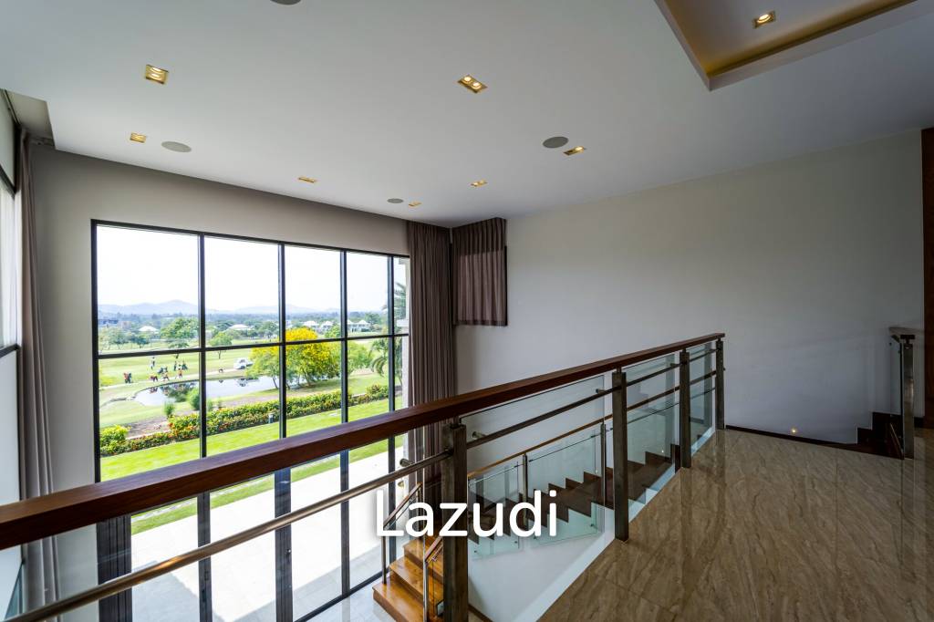 Black Mountain Golf Course: 5 Bedroom Luxury Mansion