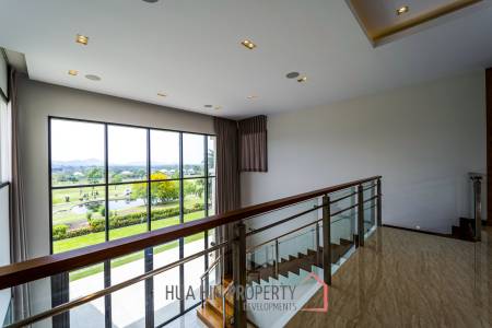 Black Mountain Golf Course : 5 Bedroom Luxury Mansion