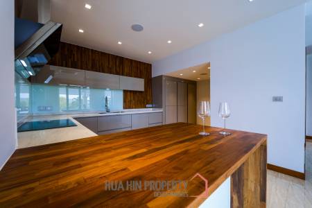 Black Mountain Golf Course : 5 Bedroom Luxury Mansion