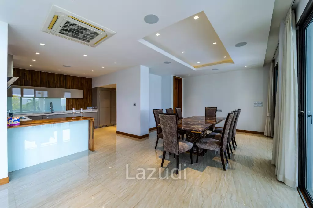 Black Mountain Golf Course: 5 Bedroom Luxury Mansion