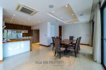 Black Mountain Golf Course : 5 Bedroom Luxury Mansion