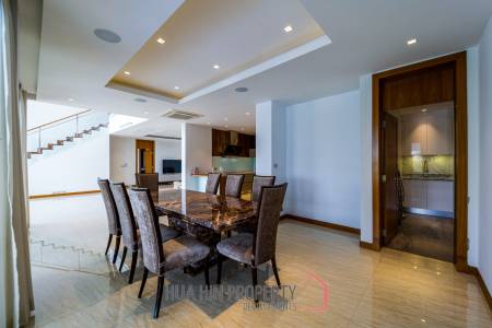 Black Mountain Golf Course : 5 Bedroom Luxury Mansion