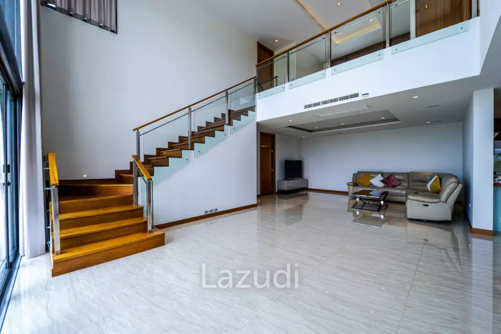 Black Mountain Golf Course: 5 Bedroom Luxury Mansion