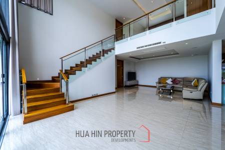 Black Mountain Golf Course : 5 Bedroom Luxury Mansion