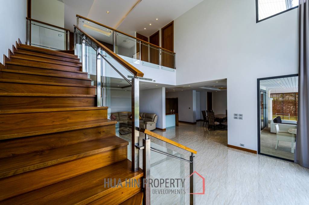 Black Mountain Golf Course : 5 Bedroom Luxury Mansion
