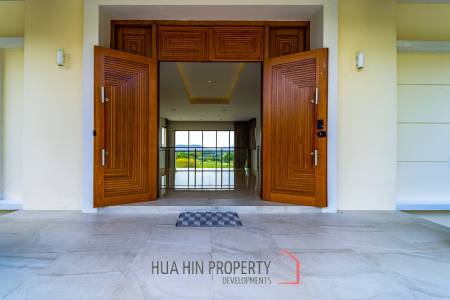 Black Mountain Golf Course : 5 Bedroom Luxury Mansion