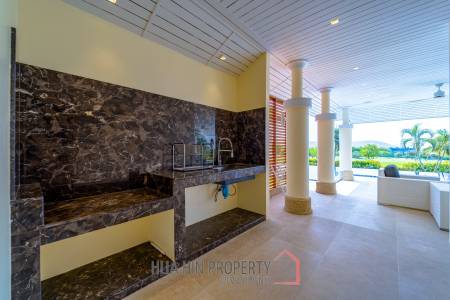 Black Mountain Golf Course : 5 Bedroom Luxury Mansion